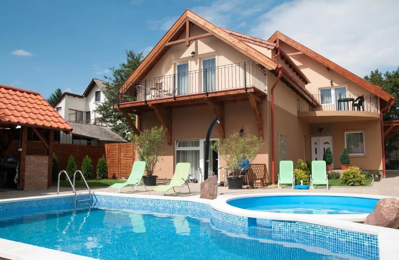 Bed and Breakfast Borostyan Panzio Balatonfuered Exterior foto