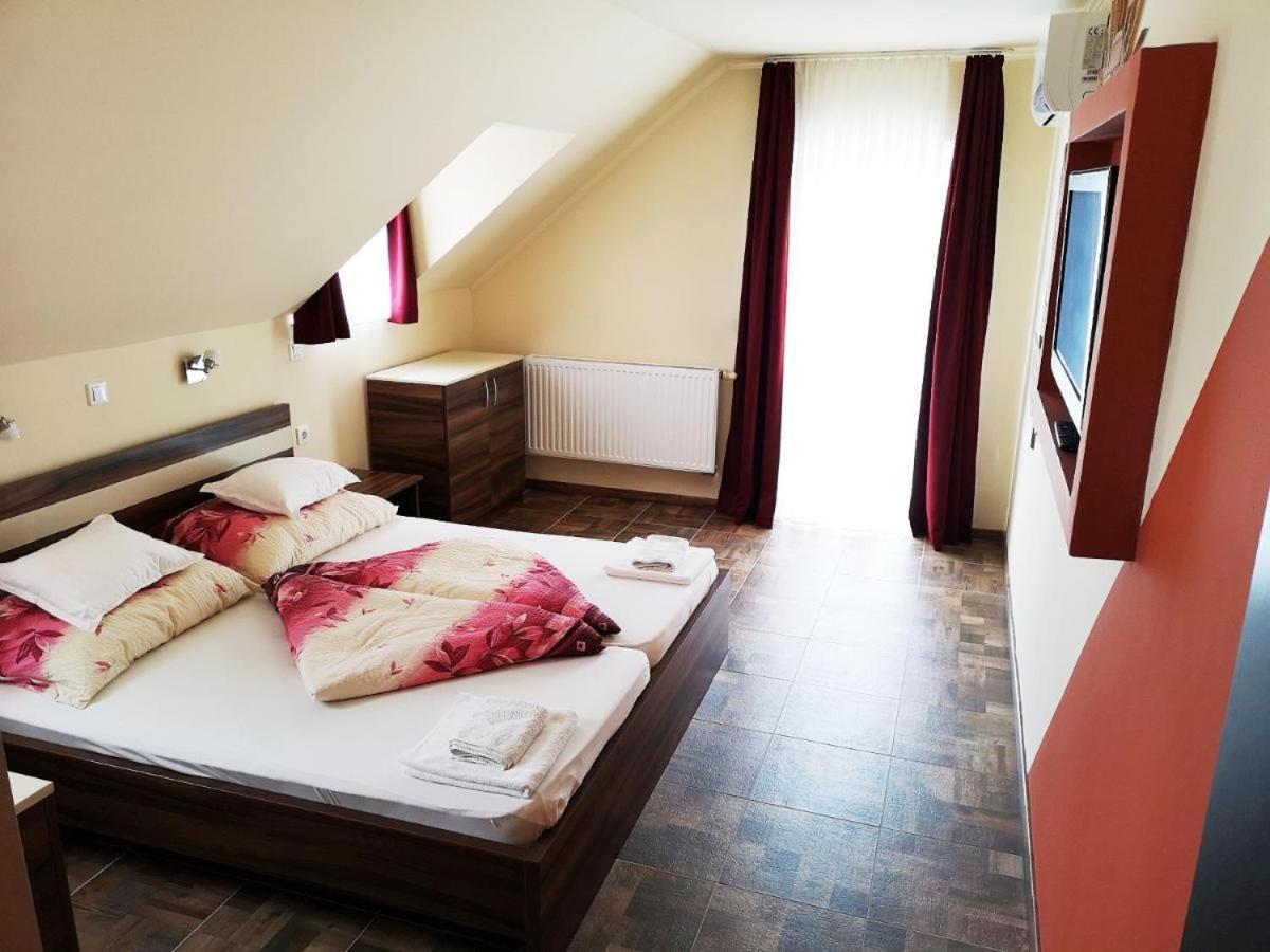 Bed and Breakfast Borostyan Panzio Balatonfuered Exterior foto