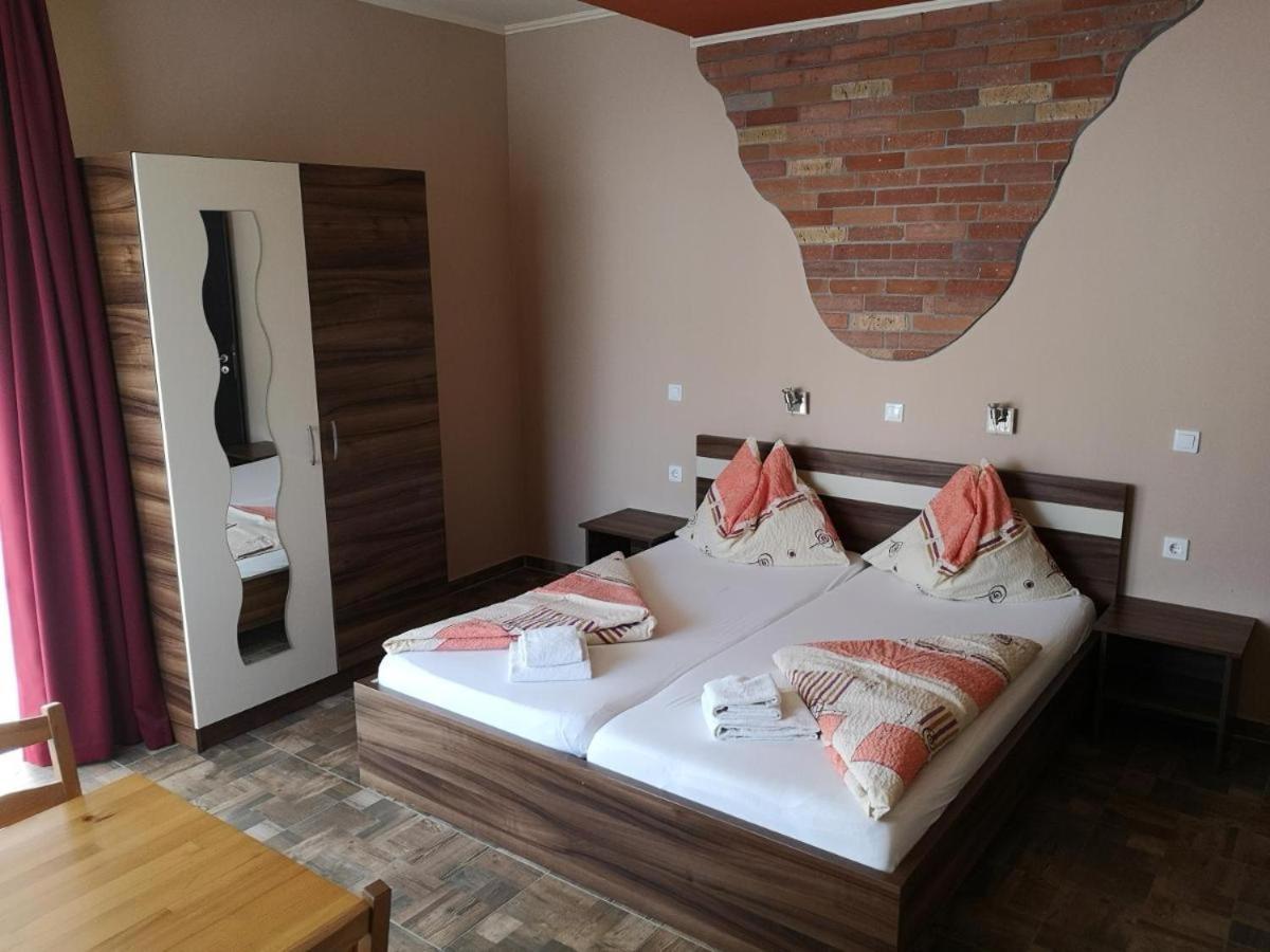 Bed and Breakfast Borostyan Panzio Balatonfuered Exterior foto