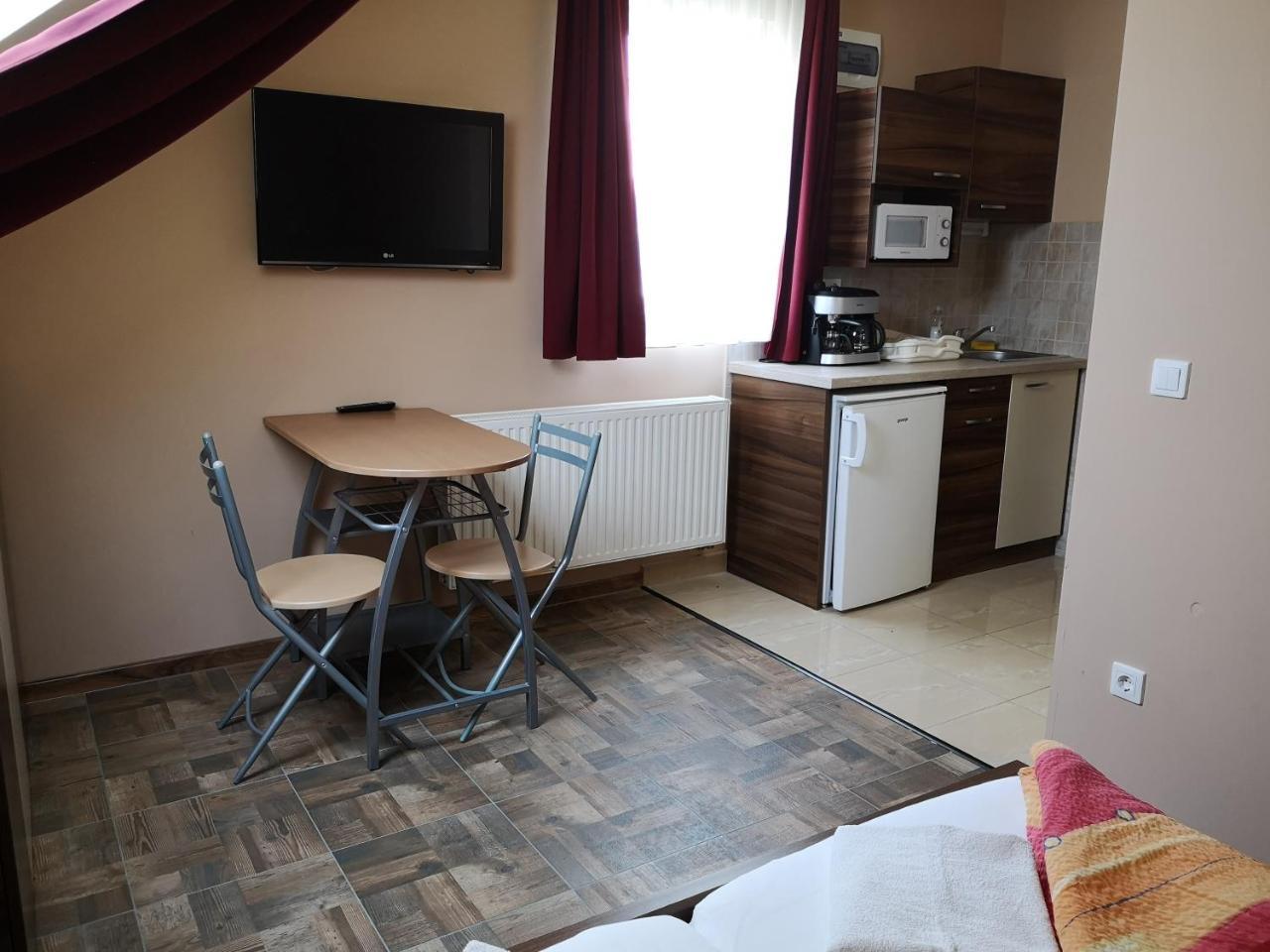 Bed and Breakfast Borostyan Panzio Balatonfuered Exterior foto