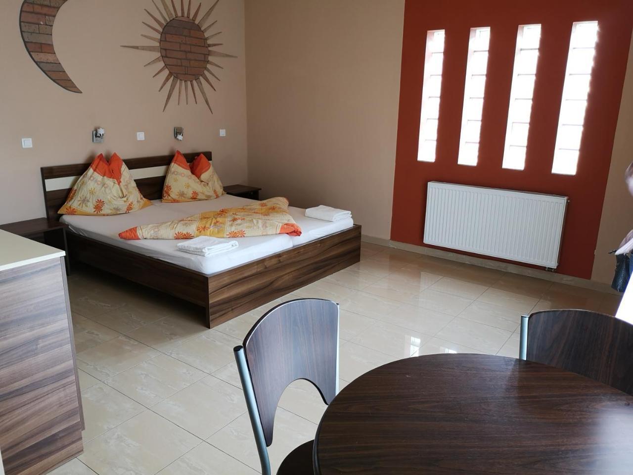 Bed and Breakfast Borostyan Panzio Balatonfuered Exterior foto